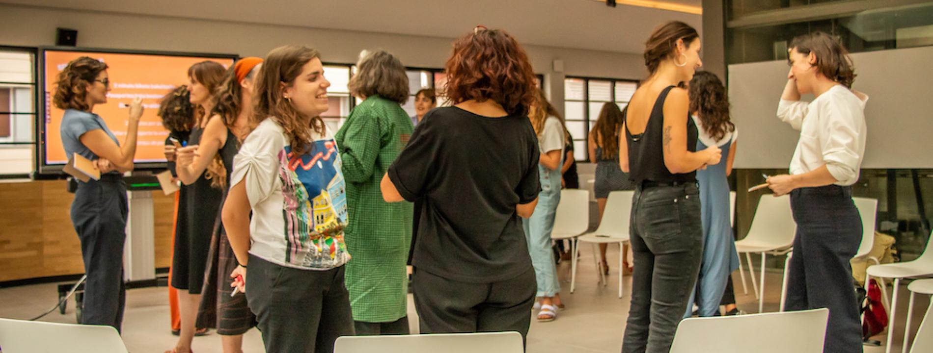 Foto de la dinámica de la comunidad E-kin diseño con sororidad